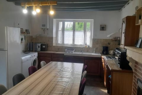 Coffee/tea facilities, dishwasher, minibar, pet friendly, toaster