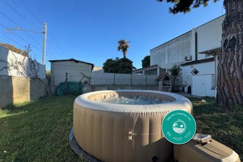 JACUZZl 13 posti letto Wifi AC Parking Beach Villa in Marche