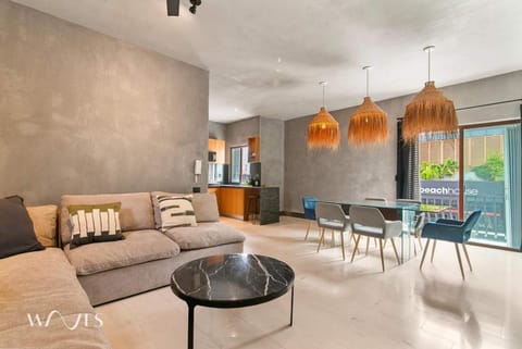 Kitchen or kitchenette, Living room, Seating area, Dining area