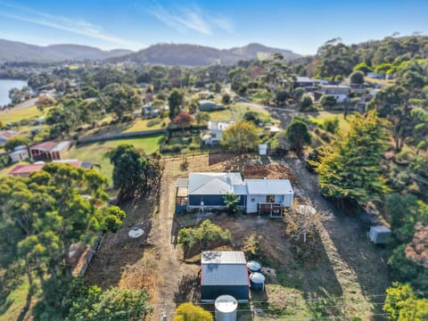 Blossoms on the Bay - 4 Bedrooms House in White Beach