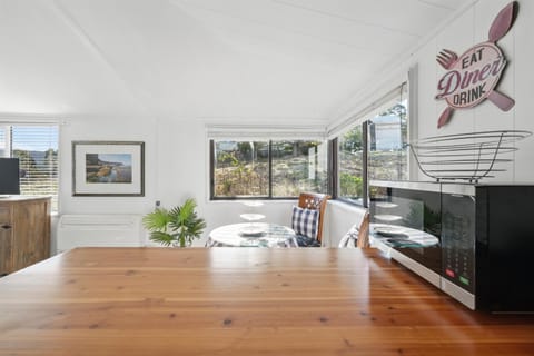 Blossoms on the Bay - 4 Bedrooms House in White Beach