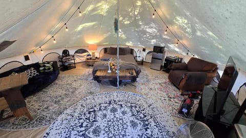 2 Romantic Island Cabins for 5 - Hot Tub Boat Cabin in Brantingham Lake