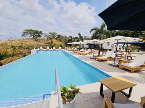 Pool view, Swimming pool, sunbed