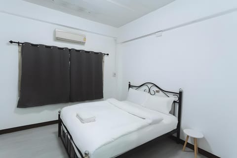 Bed, Photo of the whole room, Bedroom, air conditioner