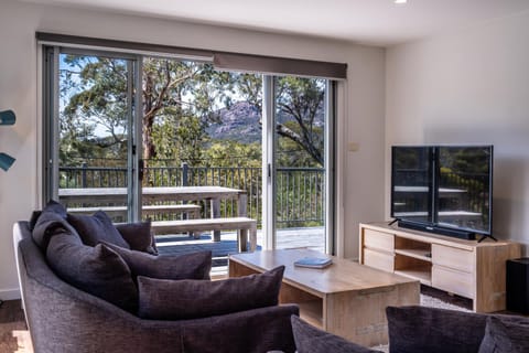 Freycinet Haven- 4-bedroom house at the edge of the National Park & great views of the Hazards! House in Freycinet