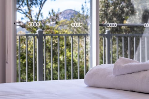 Freycinet Haven- 4-bedroom house at the edge of the National Park & great views of the Hazards! House in Freycinet