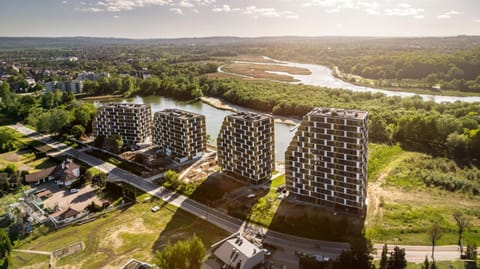 Property building, Nearby landmark, Day, Natural landscape, Bird's eye view, City view, Lake view, River view