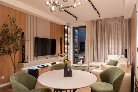TV and multimedia, Living room, Seating area, Evening entertainment