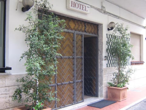 Facade/entrance