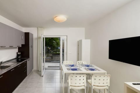 TV and multimedia, Kitchen or kitchenette, Dining area