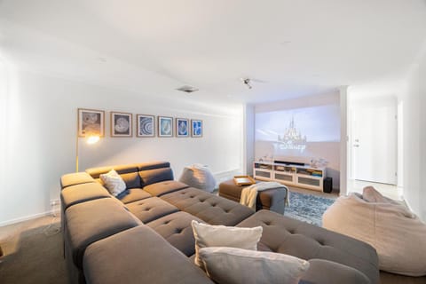 TV and multimedia, Living room, Seating area