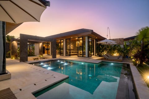 Property building, Pool view, Swimming pool, sunbed