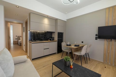 TV and multimedia, Coffee/tea facilities, Seating area, Dining area, internet, stove, kitchen, air conditioner