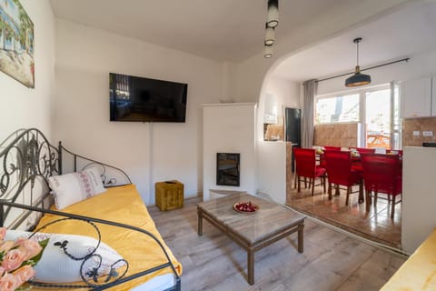 Communal lounge/ TV room, Communal lounge/ TV room, TV and multimedia, Bedroom