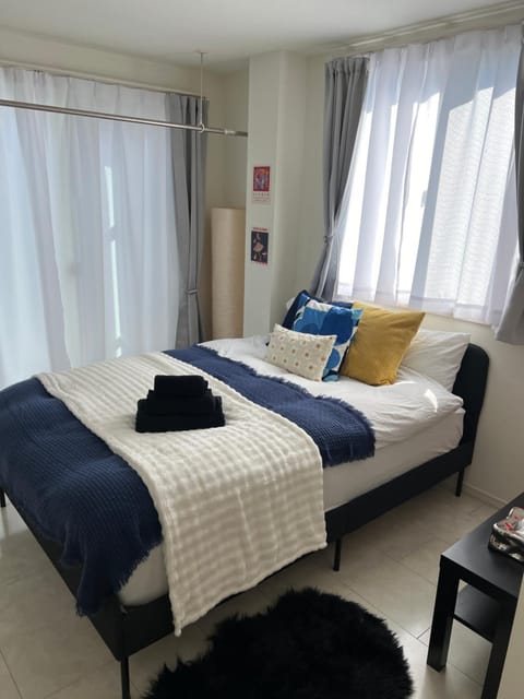 Bed, Photo of the whole room, Bedroom, towels