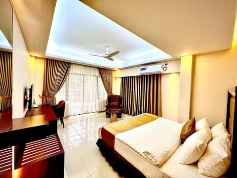 Communal lounge/ TV room, Bed, TV and multimedia, Bedroom, hair dryier, wardrobe, air conditioner, air conditioner