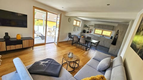 Communal lounge/ TV room, Kitchen or kitchenette, Living room