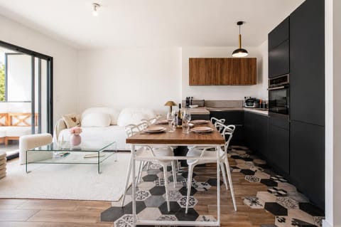 Kitchen or kitchenette, Living room