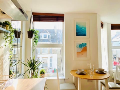 Modern, spacious surf retreat in a prime location Apartment in Newquay