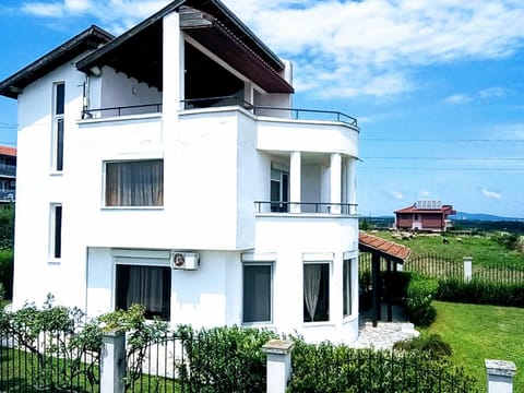 Property building, BBQ facilities, Garden, View (from property/room), Seating area, Sea view, group of guests