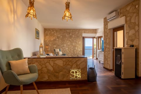 TV and multimedia, Living room, Seating area, air conditioner