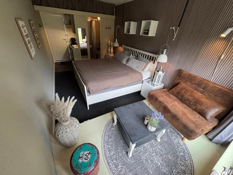 Photo of the whole room, Seating area, Bedroom