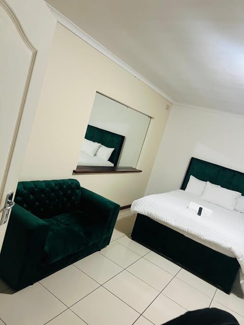 AFRICAN HAVEN GUEST HOUSE BnB GOODWOOD Bed and Breakfast in Cape Town