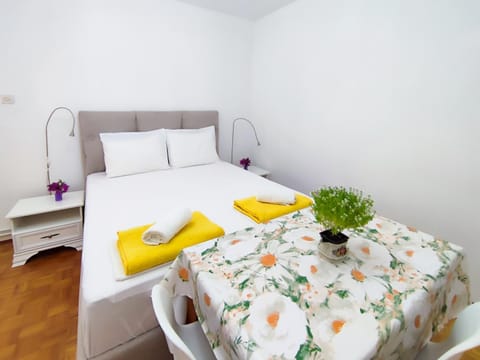 Guesthouse Porobic Double Room Bed and Breakfast in Dubrovnik-Neretva County