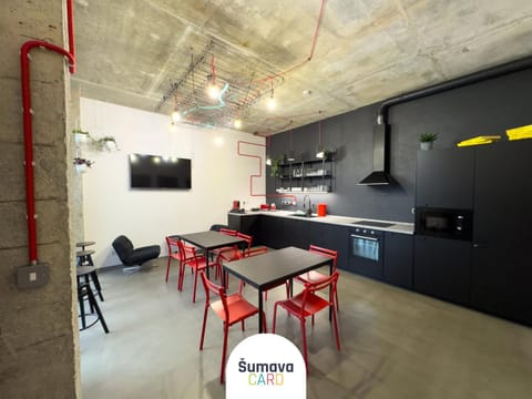 Kitchen or kitchenette, Dining area