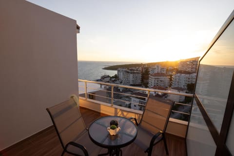 Natural landscape, View (from property/room), Balcony/Terrace, Dining area, Sea view, Sunset