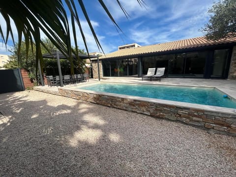 Swimming pool, sunbed