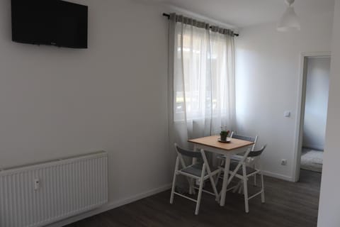 TV and multimedia, Living room, Seating area, Dining area, internet