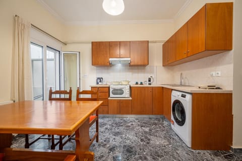 Kitchen or kitchenette, Dining area, oven, stove, washing machine