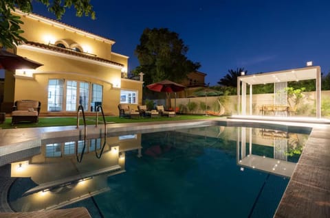Property building, Patio, Night, Garden, Garden, Balcony/Terrace, Garden view, Pool view, Swimming pool, Swimming pool, sunbed