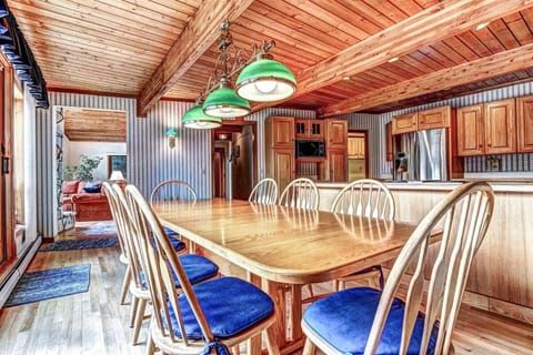 New Luxury Stratton Mountain Chalet House in Winhall