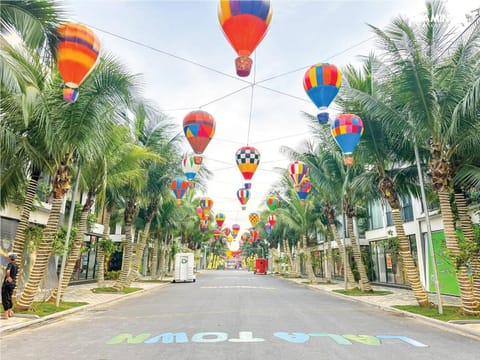 Neighbourhood, Street view