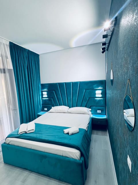 Bed, Photo of the whole room, Bedroom, air conditioner
