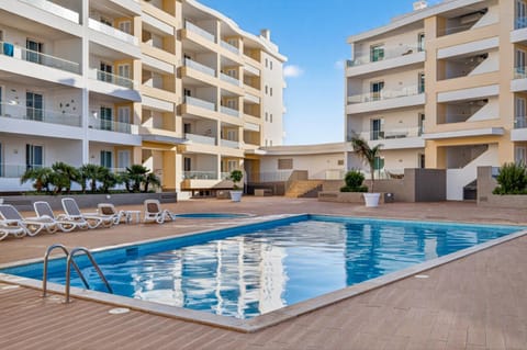 Property building, Patio, Day, Pool view, Swimming pool, sunbed