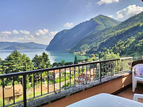 Balcony/Terrace, Lake view, Lake view, Mountain view, Mountain view