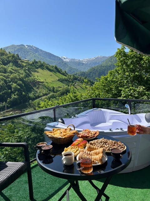 Day, Natural landscape, BBQ facilities, Coffee/tea facilities, Food and drinks, Dining area, Food, Mountain view, Breakfast, Continental breakfast, Lunch, Dinner, Drinks