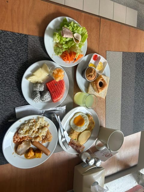 Food and drinks, Food, Breakfast, Continental breakfast, Lunch, Dinner, Drinks