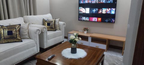 Communal lounge/ TV room, TV and multimedia, Living room, Seating area, Evening entertainment
