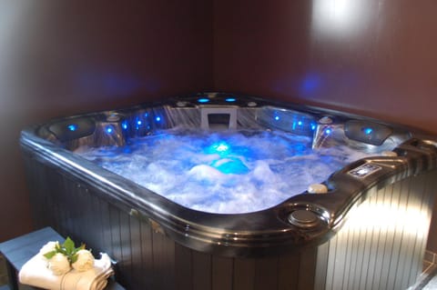 Hot Tub, Spa and wellness centre/facilities