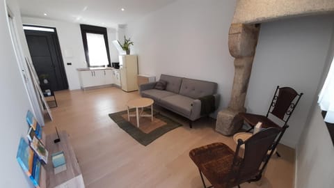 TV and multimedia, Kitchen or kitchenette, Living room, Seating area