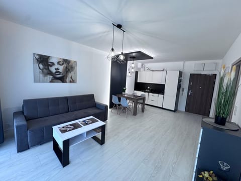 Kitchen or kitchenette, Seating area, Dining area