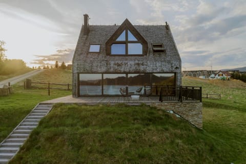 Property building, Spring, Day, Natural landscape, Garden, Garden view