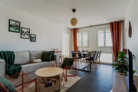 Living room, Seating area, Dining area