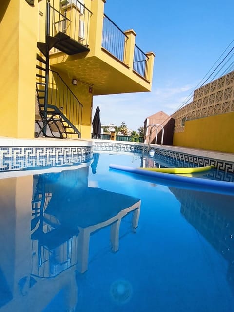 Property building, Day, Pool view, Swimming pool