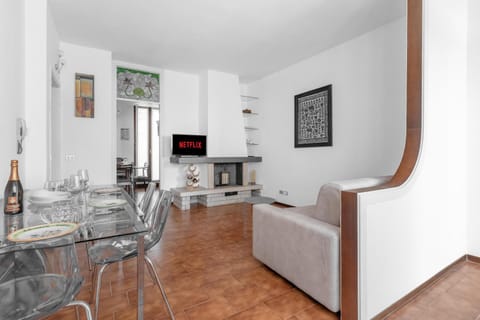 TV and multimedia, Living room, Dining area