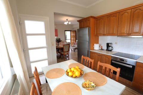 Kitchen or kitchenette, oven, stove